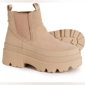 NWOB UGG Women's Leather Mustard Seed Brisbane Chelsea Boots Size 10